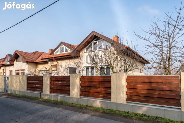 Fedezze fel álmai otthonát Feketehegyen  végtelen lehetőség két szint