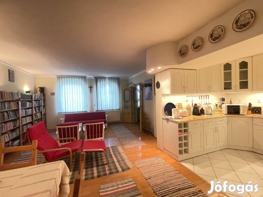 Fedezze fel belvárosi 4 szobás lakásunk varázsát Vác szívében, akár la