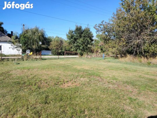 Fedezze fel ezt az 5 000 nm-es építési telket Aranyhegy dülőben