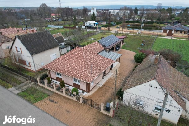 Fedezze fel új otthonát Környén: téglaépítésű, 4 szobás családi ház vá