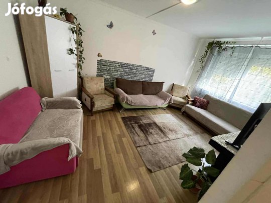 Fedezze fel új otthonát Tatabányán: 2 szobás panel lakás, ideális befe