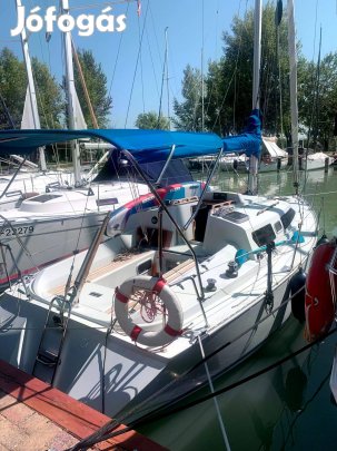 Feeling 286 vitorláshajó kikötőhellyel együtt