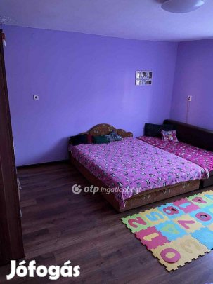 Fegyverneki eladó 76 nm-es ház