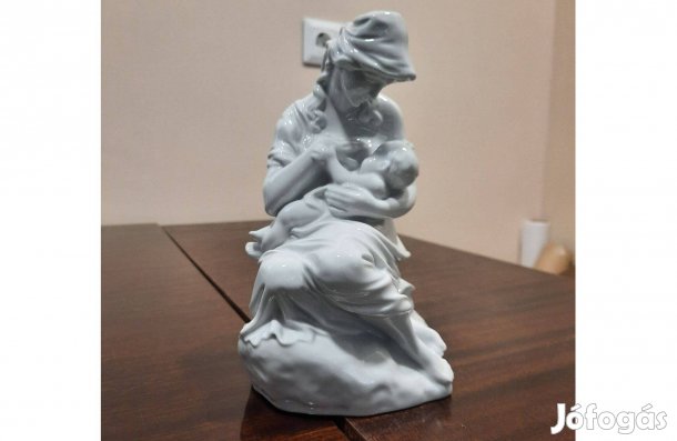 Fehér Herendi porcelán Anyaság, szoptató Anya gyermekével figura