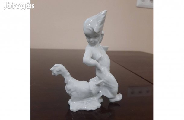Fehér Herendi porcelán fiú kakassal, kakasos fiú figura eladó!