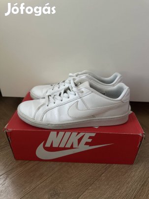 Fehér Nike cipő