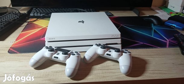 Fehér Ps4 Pro 1Tb +2 kontroller +4 játék