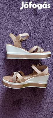 Fehér -arany színű szandál