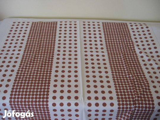 Fehér alapon barna nagy pöttyök - méteráru (III/13.)
