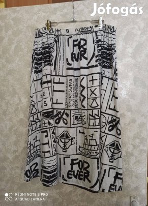 Fehér alapon fekete mintás szoknya XXL-es