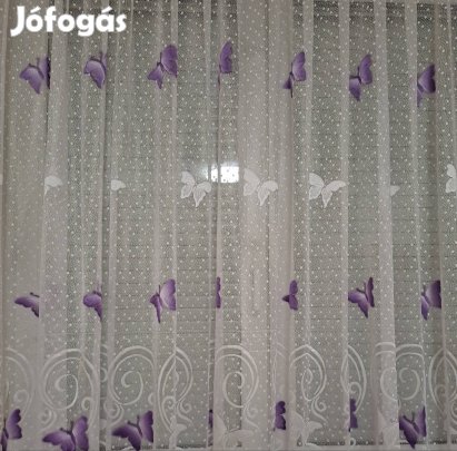 Fehér alapon lila mintás függönyök