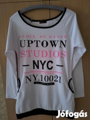 Fehér alapon rózsaszín, fekete feliratos tunika