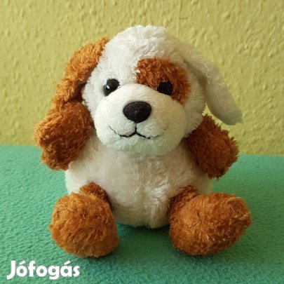 Fehér-barna foltos ülő plüss kutya