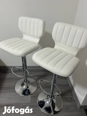 Fehér bárszékek