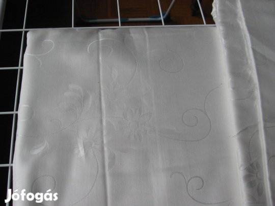 Fehér damaszt, selyem fényű - méteráru (V/2.)