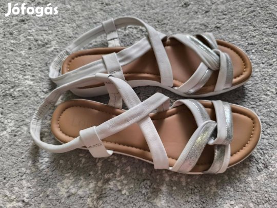 Fehér divatos női szandál