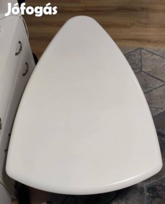 Fehér dohányzó asztal