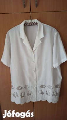 Fehér elől hímzett, tüllös rövid ujjú blúz 50-es