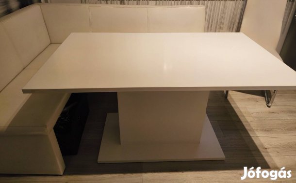 Fehér étkezőasztal