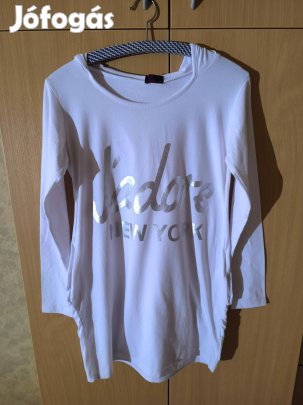 Fehér ezüst feliratos kapucnis tunika