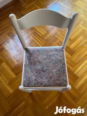 Fehér fa szék