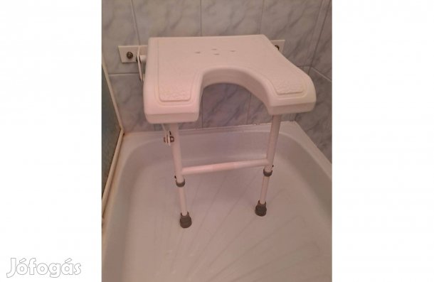 Fehér falra szerelhető zuhanyzó szék ülőke
