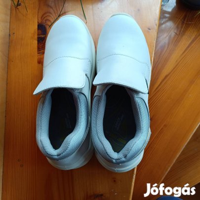 Fehér fémbetétes munkavédelmi cipő