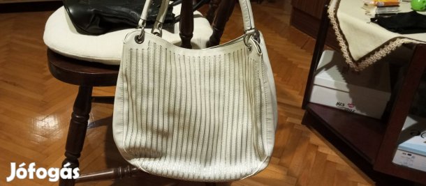 Fehér fiatalos, modern női táska