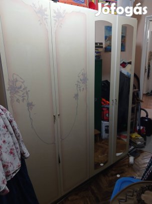 Fehér gardrób szekrény