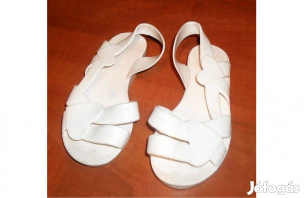 Fehér gumiszandál 24/25-ös méret