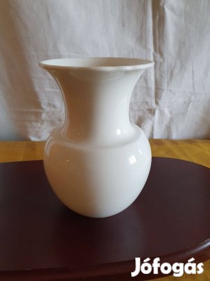 Fehér herendi vázák