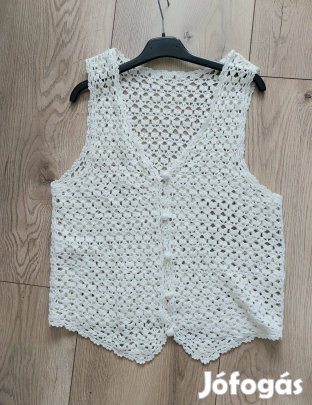 Fehér horgolt mellény