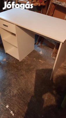 Fehér íróasztal