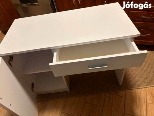 Fehér íróasztal