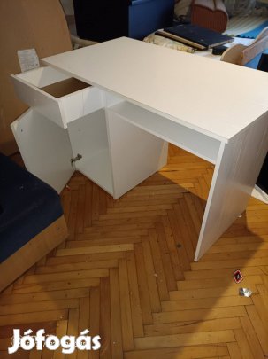 Fehér íróasztal 
