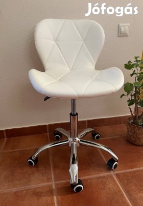 Fehér irodai szék
