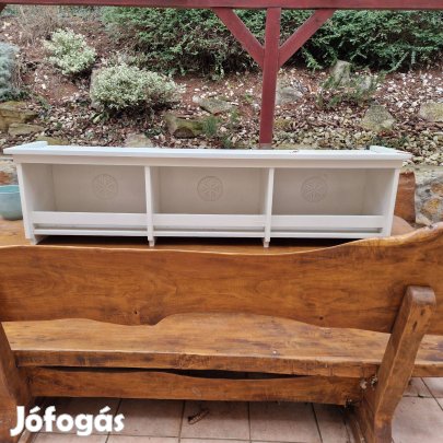 Fehér kalaptartó szekrény