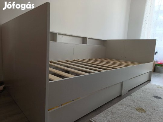 Fehér kanapéágy fiókkal
