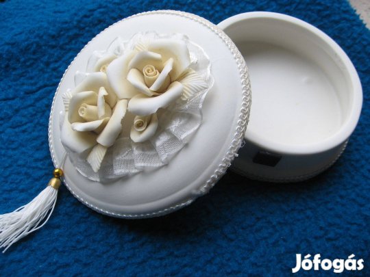 Fehér kerámia bonboniére saját dobozában, új