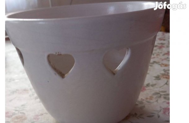 Fehér kerámia kaspó