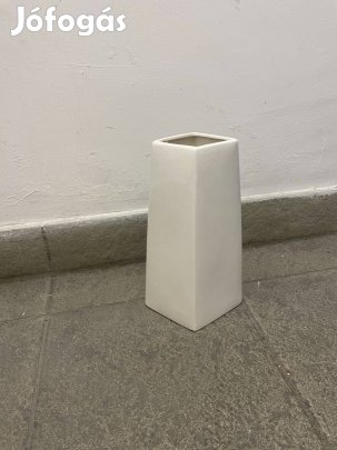 Fehér kerámia váza