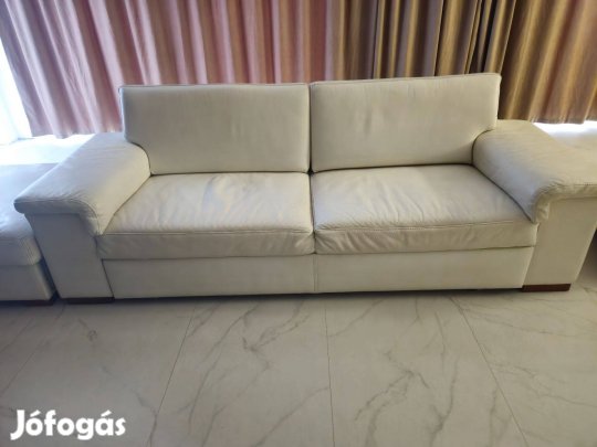 Fehér kihúzható valódi bőr kanapé fiókos lábtartóval