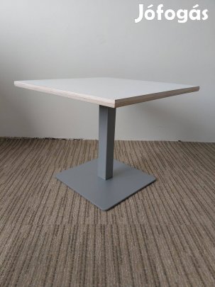 Fehér kocka dohányzó asztal - 60x60 cm