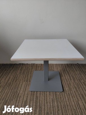 Fehér kocka dohányzó asztal - 60x60 cm