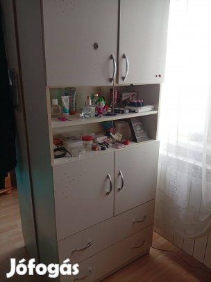 Fehér komód, és kisméretű szekrény