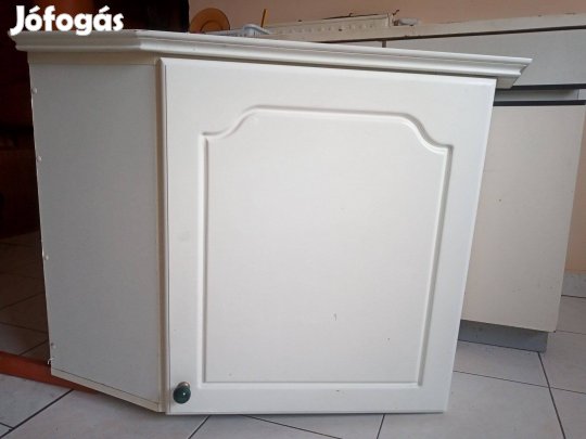 Fehér konyhai felső sarokszekrény szagelszívó beépíthető