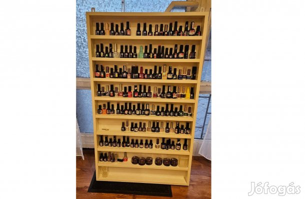 Fehér körmös lakktartó polc fából