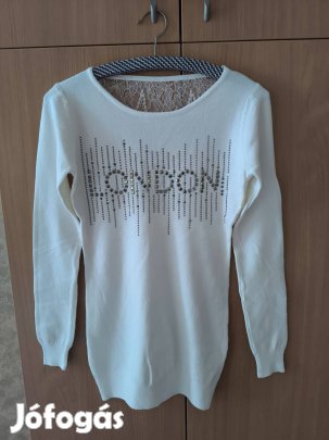 Fehér kötött elől kövekkel díszített, hátul csipkés pulóver