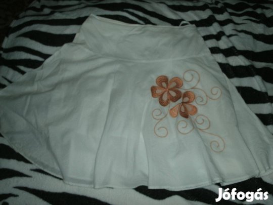 Fehér loknis szoknya eladó Új L méret
