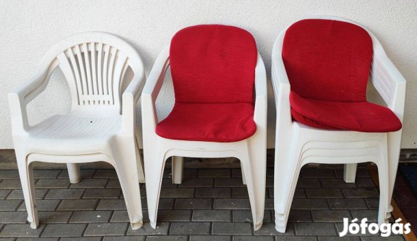 Fehér műanyag kerti székek + párnák 8 db egyben